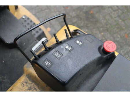 Elektromos 4 kerekű - CAT Lift Trucks EP30K (29)