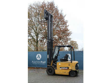 Elektromos 4 kerekű - CAT Lift Trucks EP30K (36)