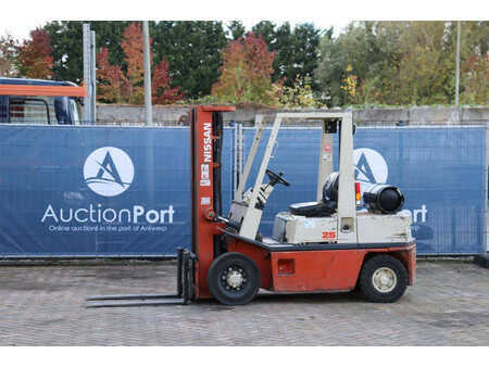 Treibgasstapler - Nissan PH02A25U (1)