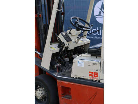 Treibgasstapler - Nissan PH02A25U (25)