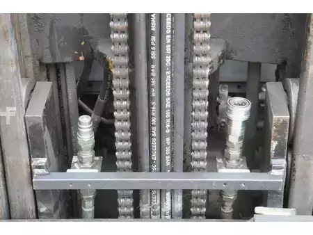 Carrelli elettrici 4 ruote 2009  Toyota 7FBMF25 (13)