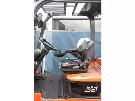 Carrelli elettrici 4 ruote 2009  Toyota 7FBMF25 (23)