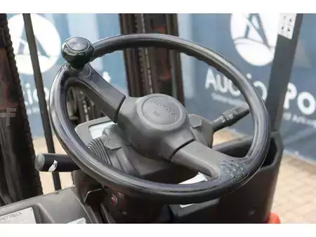 Carrelli elettrici 4 ruote 2009  Toyota 7FBMF25 (27)