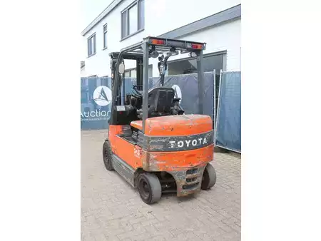 Carrelli elettrici 4 ruote 2009  Toyota 7FBMF25 (4)