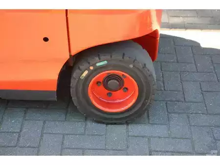 Elektro 4 Rad 2015  Linde E25-01 (17)