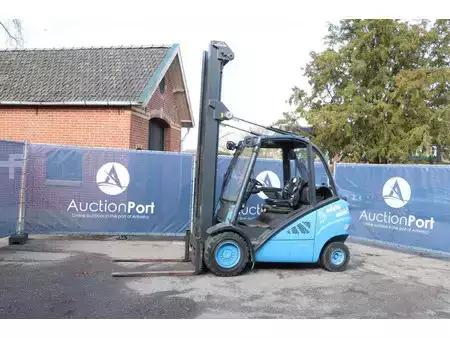 Treibgasstapler 2009  Linde H25T (1)