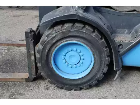 Treibgasstapler 2009  Linde H25T (14)