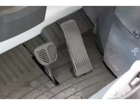 Chariots électriques à 4 roues 2018  Unicarriers AG2N1L18Q (20)