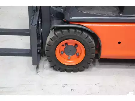 Elektrisk- 4 hjul - Linde E14 (13)