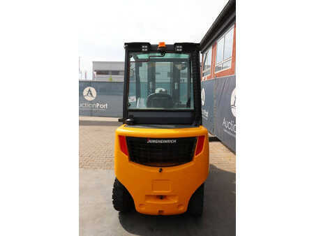 Carrelli elevatori diesel 2015  Jungheinrich DFG435s (4)