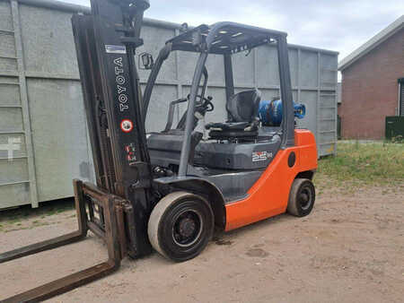 LPG Forklifts 2009  Toyota 02-8FGF 25 (8)