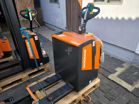 Transpaleta eléctrica 2022  Doosan BPR208-7 EPS (11)