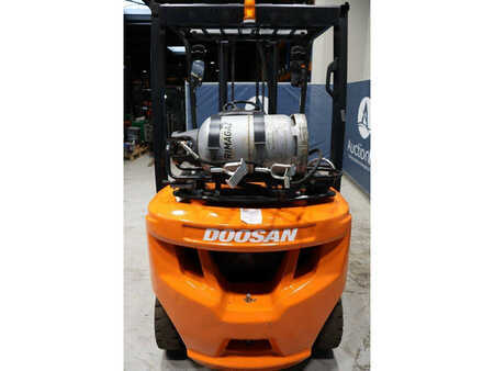 Gázüzemű targoncák 2019  Doosan G25P-7 (5)