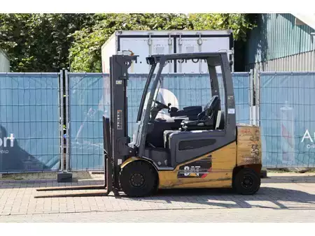 4-wiel elektrische heftrucks - CAT Lift Trucks 2EP5000 (1)