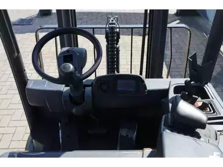 4-wiel elektrische heftrucks - CAT Lift Trucks 2EP5000 (21)