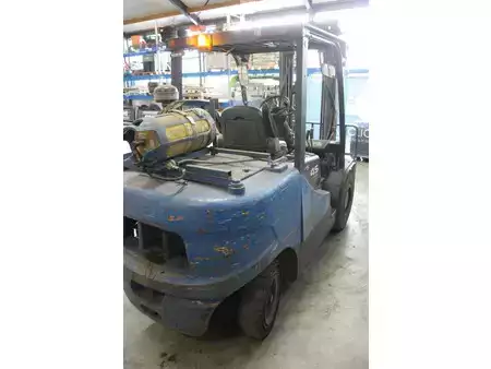 Chariots élévateurs GPL 2012  Doosan G45SC-5 (5)