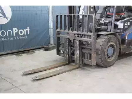 Chariots élévateurs GPL 2012  Doosan G45SC-5 (9)