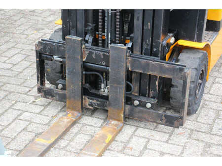 4-wiel elektrische heftrucks 2007  Samuk HJ13 (11)