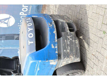 Dieselový VZV 2012  Toyota 02-8FDF30 (18)