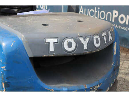 Dieselový VZV 2012  Toyota 02-8FDF30 (19)