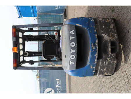 Dieselový VZV 2012  Toyota 02-8FDF30 (5)