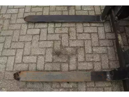 Terrenggående gaffeltruck 2000  Manitou M 30-4 (11)