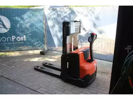 Stacker pedestre 2021  Toyota SWE200D (3)