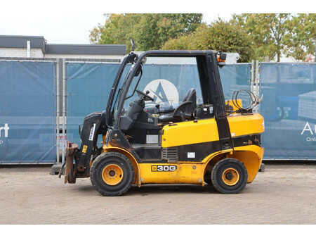 Chariots téléscopiques fixes 2010  JCB 30G (1)