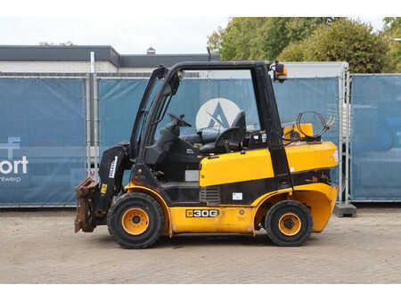 Chariots téléscopiques fixes 2010  JCB 30G (2)