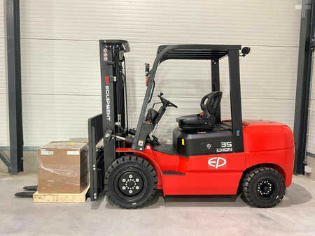 4 Wheels 2025  EP Equipment EFL352 (2)