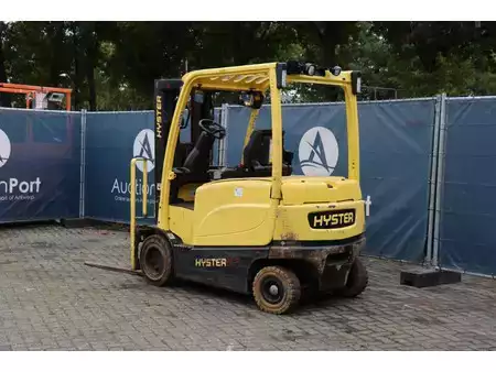 Chariots électriques à 4 roues 2017  Hyster J2.5XN (4)