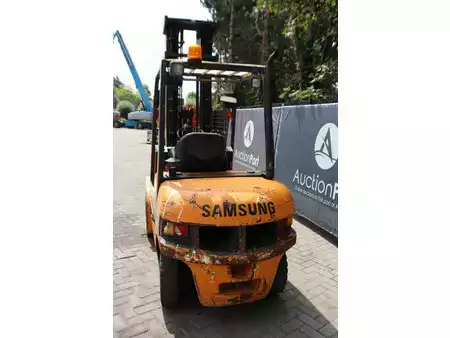 Dieselstapler - Samsung SF30D (18)