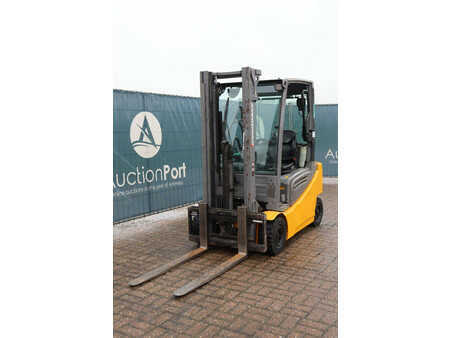 Carrelli elettrici 4 ruote 2018  Jungheinrich EFG 316 (9)