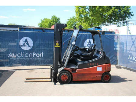 4-wiel elektrische heftrucks 2006  Linde E25/02 (1)