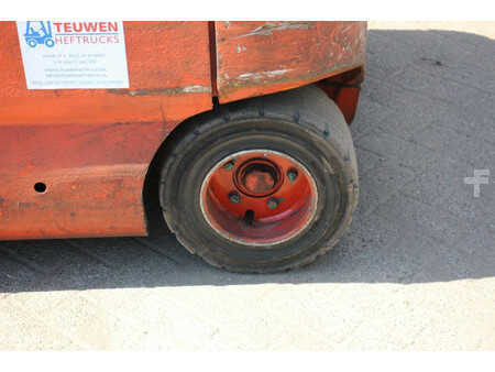 4-wiel elektrische heftrucks 2006  Linde E25/02 (15)
