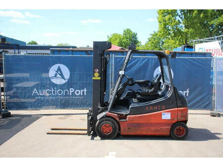 4-wiel elektrische heftrucks 2006  Linde E25/02 (2)