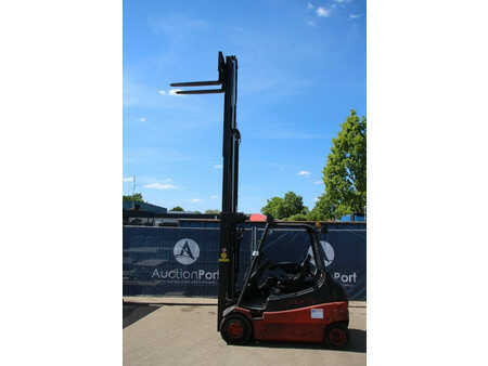 4-wiel elektrische heftrucks 2006  Linde E25/02 (27)