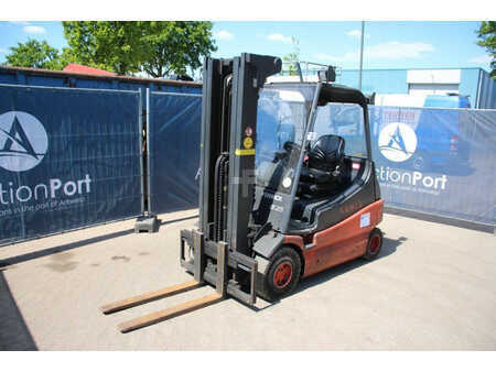 4-wiel elektrische heftrucks 2006  Linde E25/02 (8)