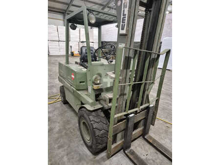 Carrelli elevatori diesel - Salev LOG 1302PDS (3)