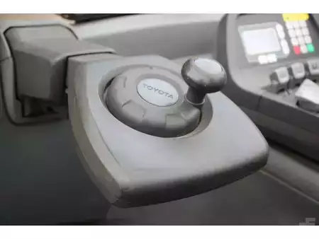 Retraky 2017  Toyota RRE180 (14)
