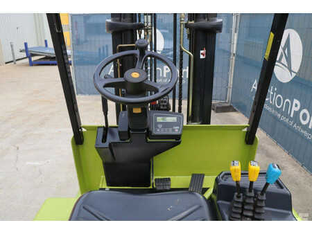 Sähkö - 4 pyör 2001  Clark CEM 30S (18)