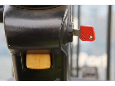 Sähkö - 4 pyör 2001  Clark CEM 30S (25)