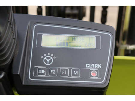 Sähkö - 4 pyör 2001  Clark CEM 30S (26)