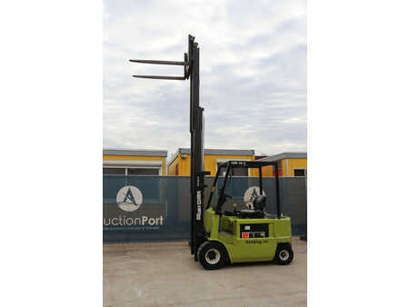 Sähkö - 4 pyör 2001  Clark CEM 30S (33)