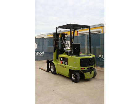 Sähkö - 4 pyör 2001  Clark CEM 30S (4)