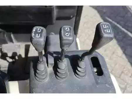 Chariots électriques à 4 roues 2012  Nissan A1N1L18Q (26)