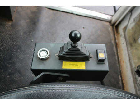 Terminaltraktor 2006  Terberg YT182 (27)