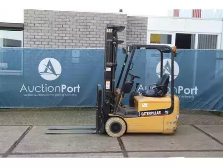 Elektro čtyřkolový VZV 2004  CAT Lift Trucks EP15KRT (1)