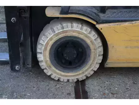 Elektro čtyřkolový VZV 2004  CAT Lift Trucks EP15KRT (14)