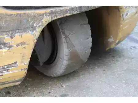 Elektro čtyřkolový VZV 2004  CAT Lift Trucks EP15KRT (15)